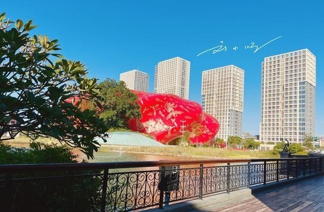 万方|广州郊区有一栋造型奇怪的建筑物，有人觉得好看，有人却觉得好丑
