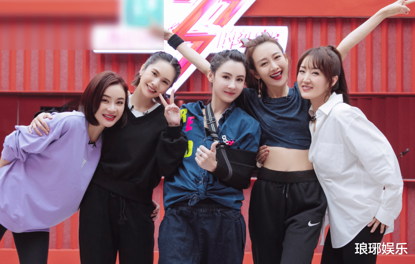 杨丞琳|161杨丞琳和165张柏芝同框，同穿平底鞋，谁在撒谎很尴尬