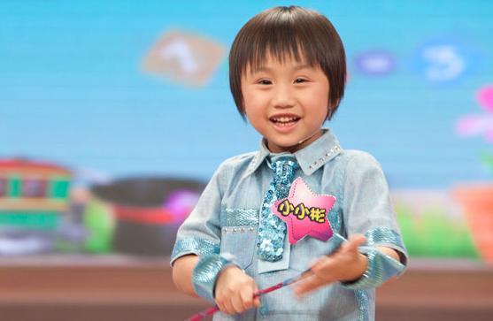 小小彬|2岁出道3岁被亲妈抛弃，拼命赚钱却被继母挥霍一空，17岁手脚溃烂