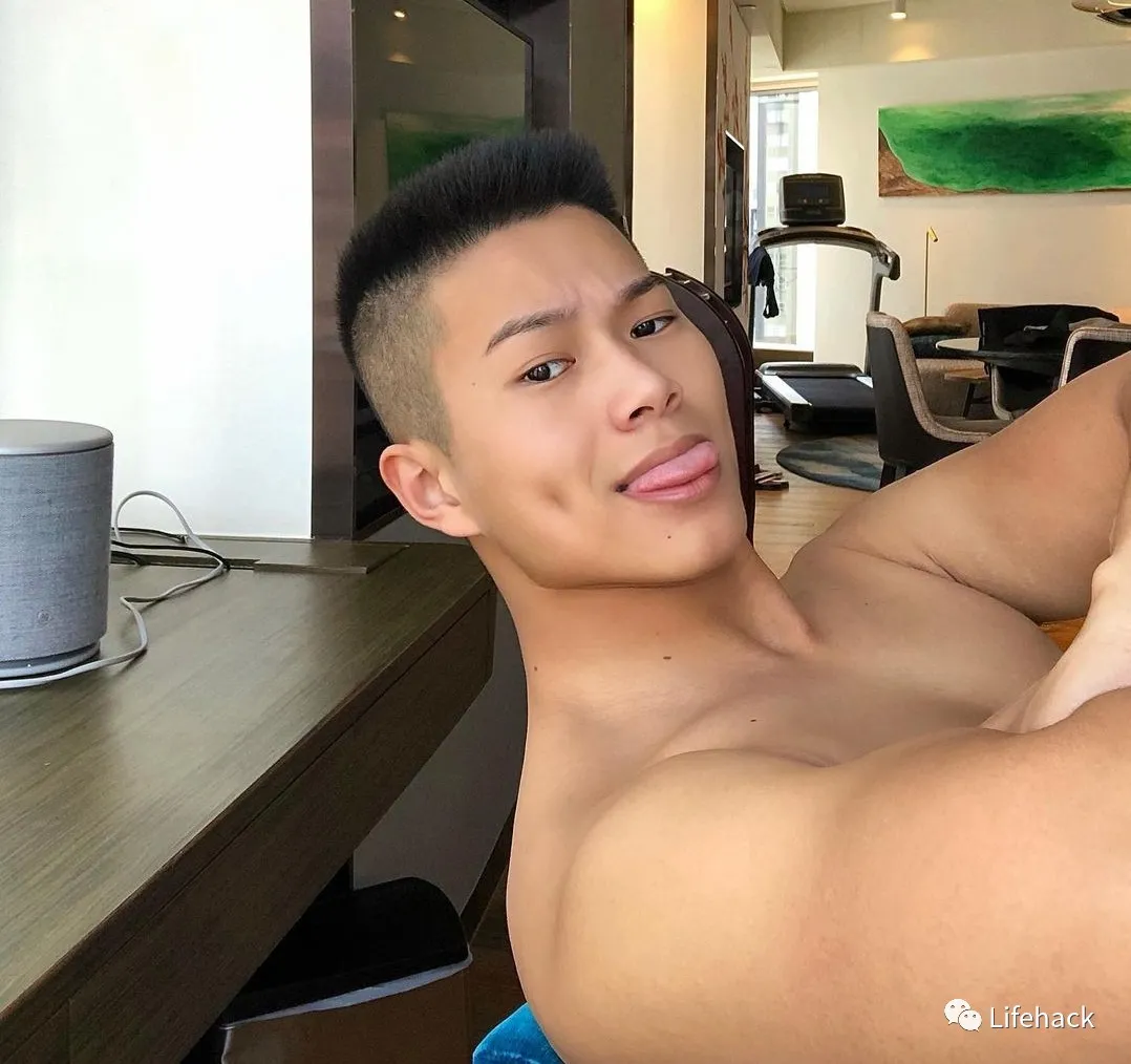Lifehack 小伙坚持每天做300个深蹲，结果....