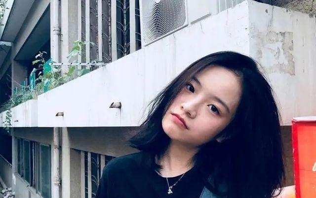 李庚希|“姜泥”李庚希：读美国高中却考不上国内大学，还因抽烟引发争议