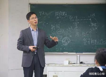 俏妈育儿心经|重庆男老师凭颜值走红,阳光帅气不输明星,有人却说这样不合适