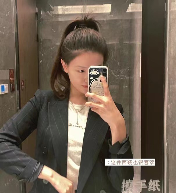 穿衣搭配|董明珠22岁秘书又上热搜!明星脸美出圈衣品更出色,职场穿搭好美