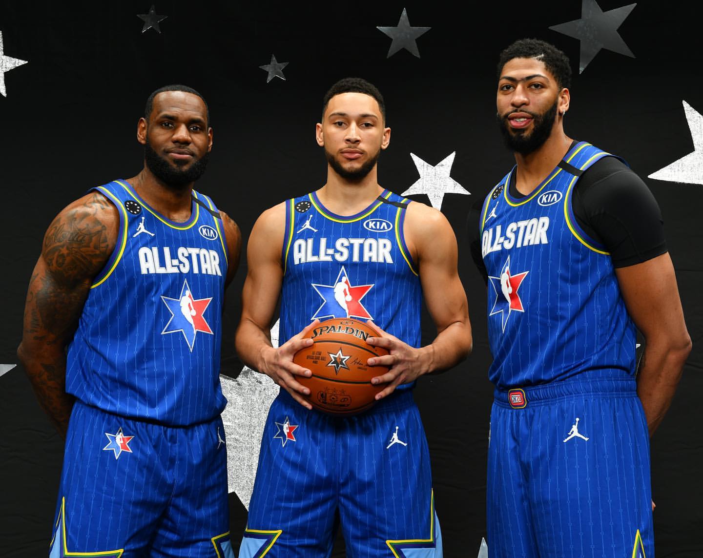 达米恩·利拉德 利拉德正式被摆上货架，七支球队送出报价方案，交易成功可冲冠？