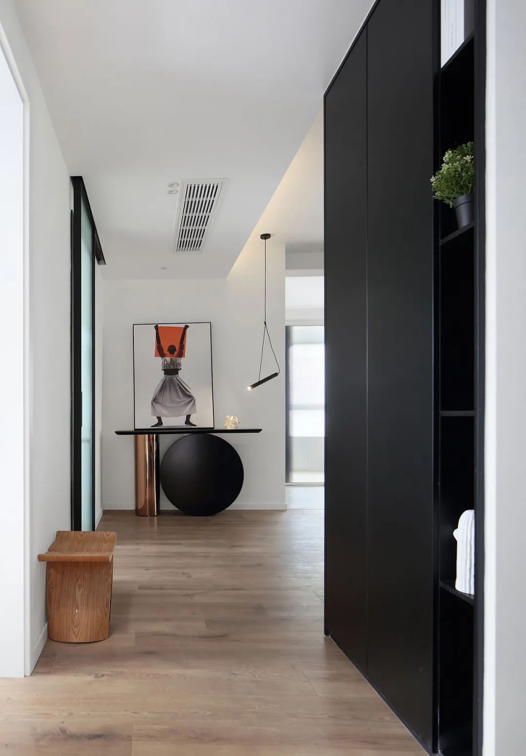 长虹玻璃+不锈钢：128m2的极简之美，这个家全整明白了！