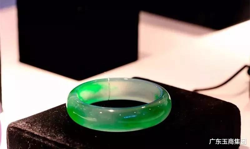 银元|玻璃种翡翠手镯被估5000万！苏富比都求而不得！