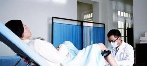 家医谈育 袖珍女嫁给1米8帅哥,丈夫:长得漂亮就行,身高都是浮云!