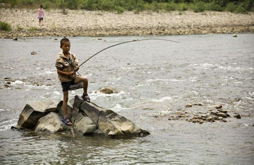 |男人为什么爱钓鱼？听说、钓鱼可以激发男人的“狩猎本能”？