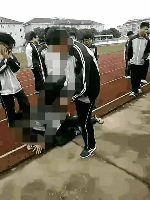 12岁男孩被女生踢裆致七级伤残下体切除?法院判决后,全网骂疯了