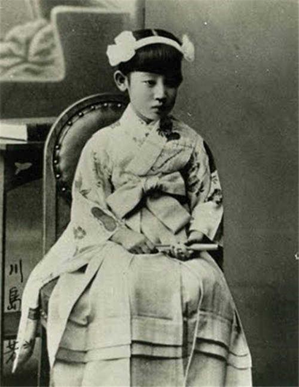 中国历史|汉奸川岛芳子老照片：身着和服美丽可爱，图5是玷污她的日本养父
