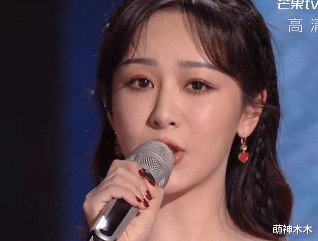 杨幂|跨年夜现场太热闹:龚俊把信带偏,杨紫被嘲脸僵,杨幂隔空献吻