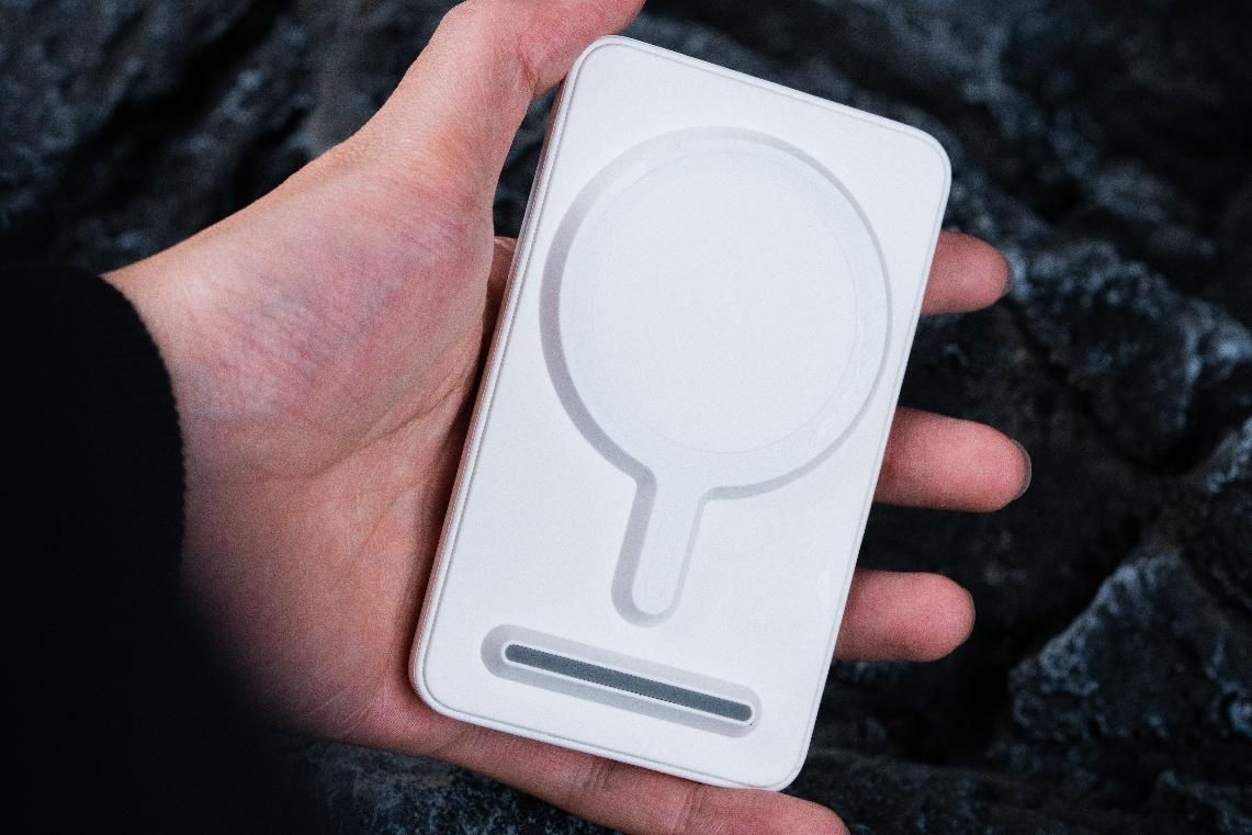 充电宝|既是充电宝又是桌面支架,AENZR磁吸充电宝