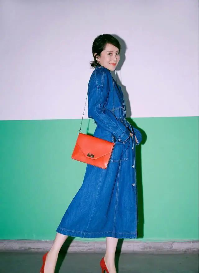 刘海|有种“变脸”叫海清留龙须刘海,摆脱大背头油腻感,44岁太减龄