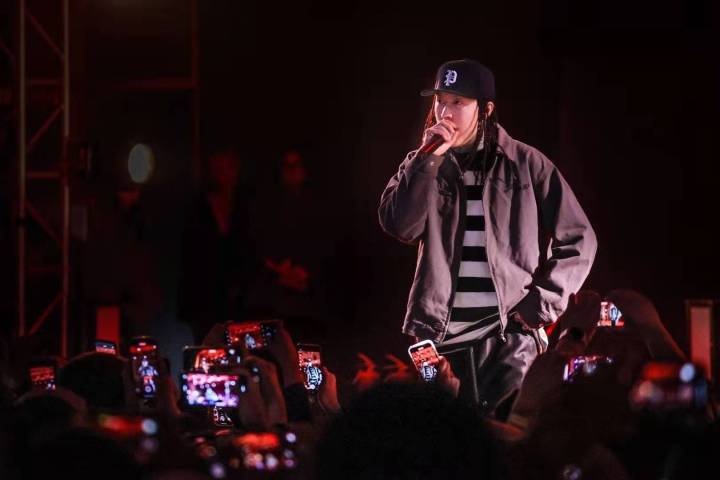 psy|PSY.P签约王嘉尔的公司，更高兄弟还会合体吗？