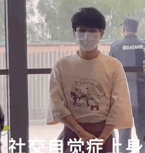 周深|《offer3》路透曝光,毛不易带医学课本,周深被评有社交自觉症