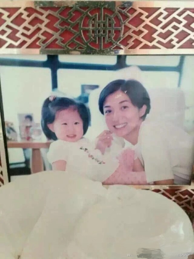 新视角看民生 小龙女离家出走一年多,吴绮莉希望她能自己回来,承认自己曾家暴