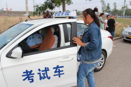 自动挡|自动挡车型是主流，为啥考C1驾照的还是比C2多？原因有2个