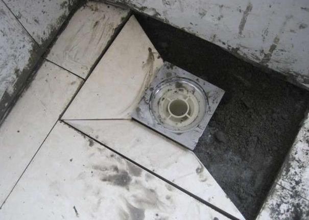 |邻居用白酒瓶做地漏，试了几次发现下水超快，最重要的还不反味！