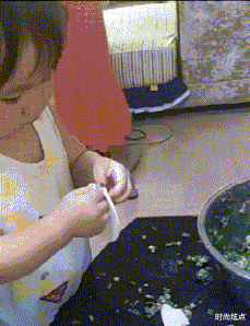 时尚炫点 “有一个平胸女友是多么实用？想感受一下吗？”