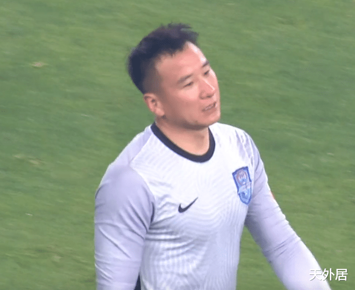 安德烈亚·皮尔洛|中超又一惨剧！天津悍将鼻梁骨粉碎性骨折，主帅带全队鞠躬致歉