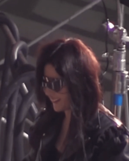 关晓彤|颜值崩了！刘亦菲路透浓妆艳抹清纯不再，大粗腿双下巴变臃肿大妈