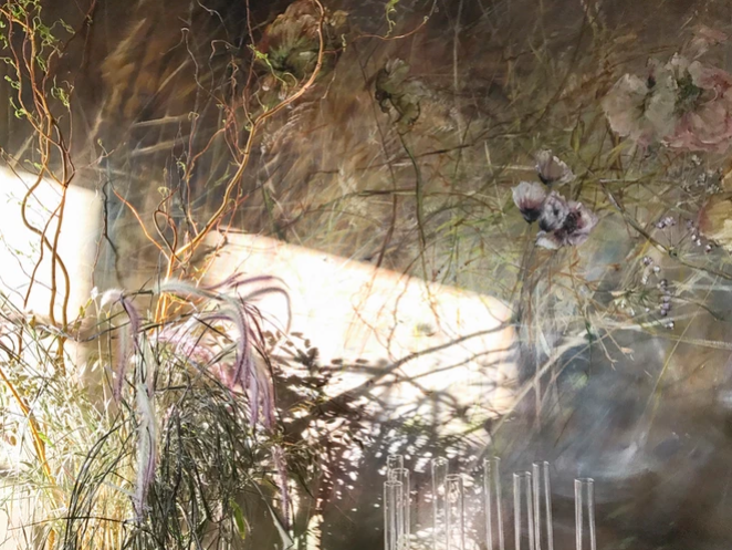 收藏家 她买下一座废弃城堡，花10年用画笔打造3000㎡绝美画室！