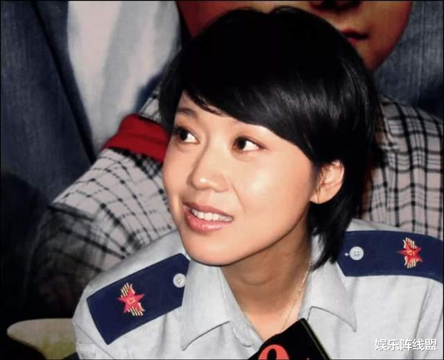 闫妮|闫妮的霸气情史，离婚17年交往三任小男友，仍与前夫如亲人一般