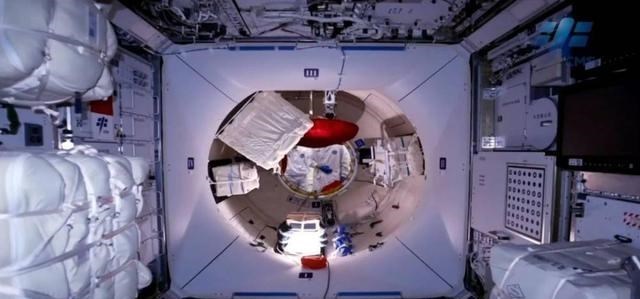 航天员 神舟十三号航天员确定，55岁翟志刚带队，年纪是否太大？无可替代