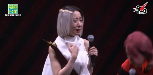 泳儿|泳儿15年后再夺歌曲奖哭成泪人：感谢在低谷时支持自己的人