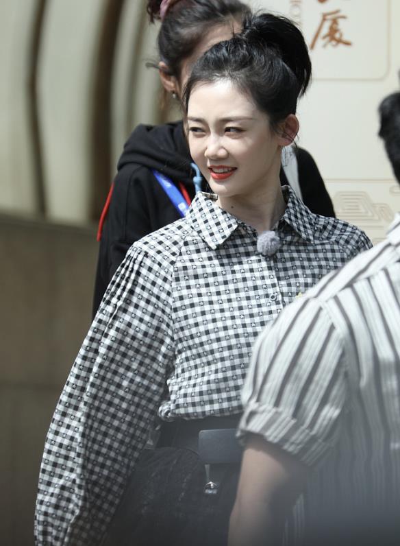 苗苗|苗苗产后首秀真绝了！“素颜脸”完胜baby，立马明白郑恺眼光