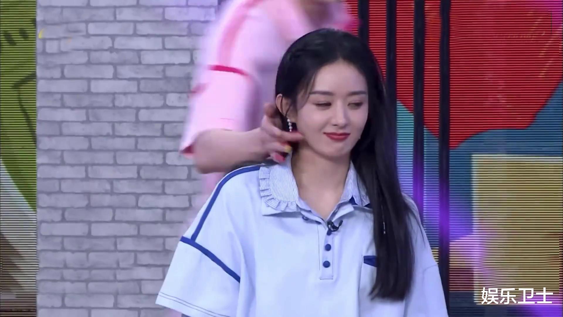 丁程鑫|丁程鑫与古力娜扎贴身游戏，不知所措后捏绅士兰花手，摸赵丽颖脸蛋更小心