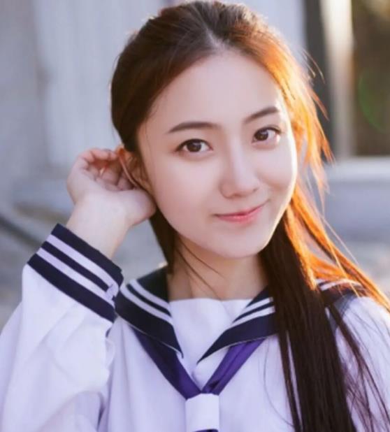 蔡徐坤|《心动4》洪成成旧照曝光,脸部肉嘟嘟更显清纯,唯独嘴巴没有变