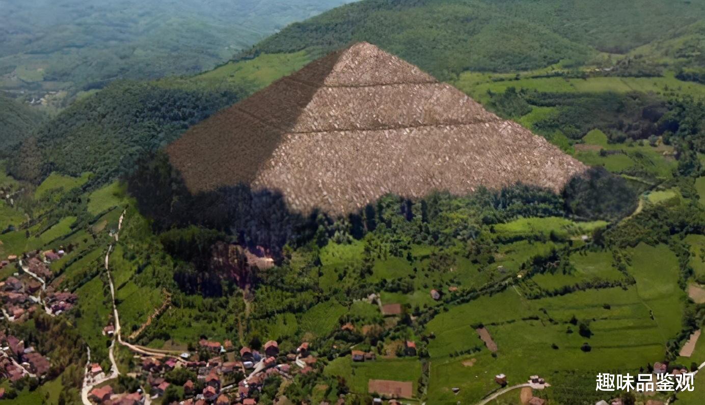 金字塔 专家发现3。3万年前的金字塔，顶端不断发射出电磁波，直达太空