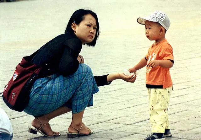 书房|拥有独立书房，在花园里写作业……奇葩楼盘文案遭吐槽：带坏孩子！
