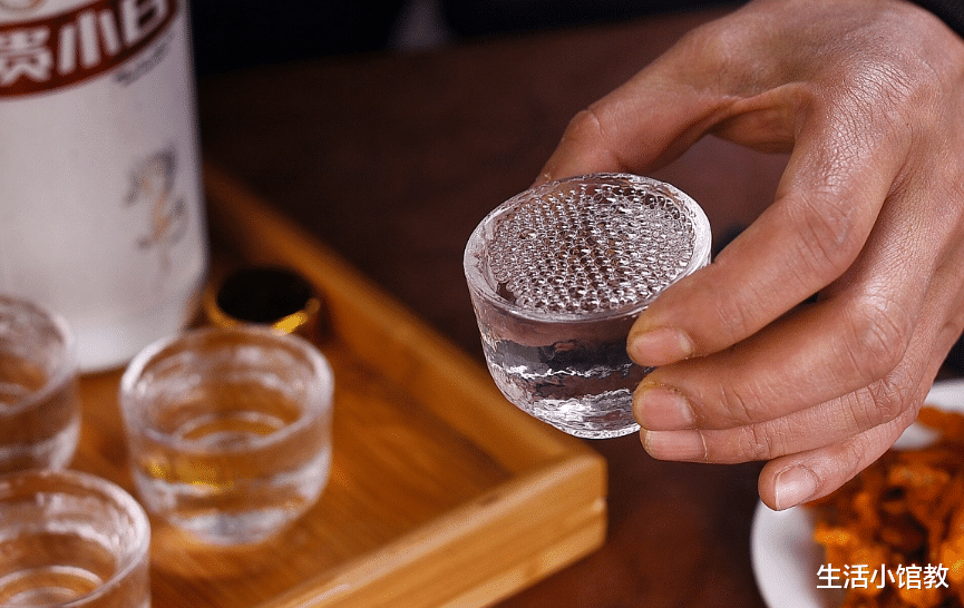 生活小馆教 家乐福这三大“憋屈酒”，100%的纯粮食酒，却卖不上高价，碰到多囤几箱，切记！