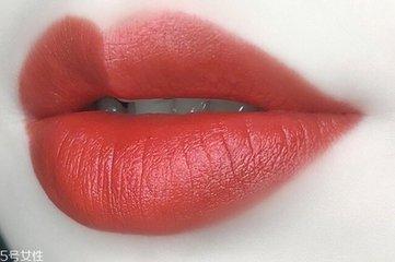 t恤 哪些口红色号好看?这些口红很适合黄皮肤色,超级显白!