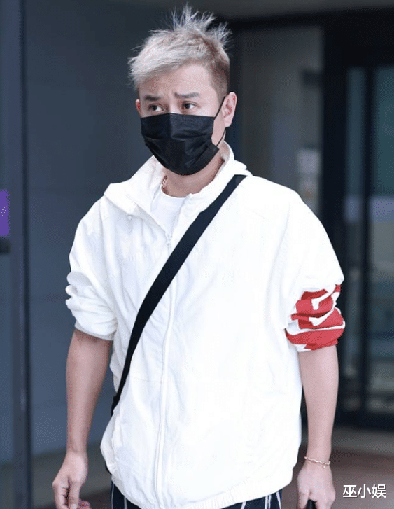 酒吧|文章被爆穷困潦倒?沦落到开酒吧维持生计,发际线后移疑似秃顶?