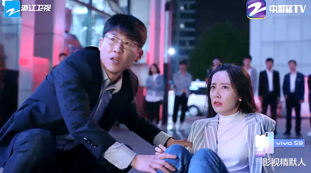 暴风眼|暴风眼杨迅：一张卡被打发？一场酒疯看清形势？一错数年空悲切？