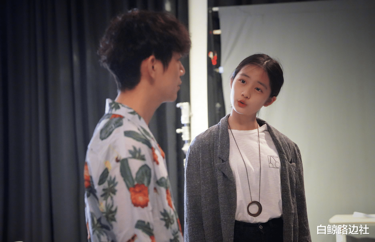 黄磊|黄磊带小女儿逛超市！7岁多妹大长腿吸睛，古灵精怪长相酷似爸爸