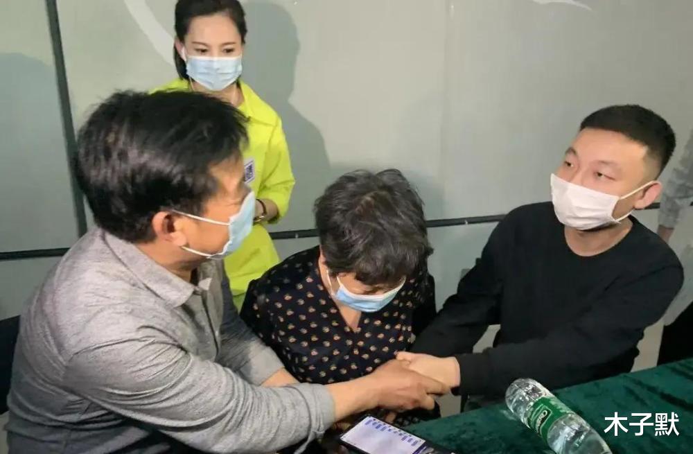 木子默 姚威像郭爸，姚策随爷爷，这种话也只有杜新枝能说得出来，太逗了