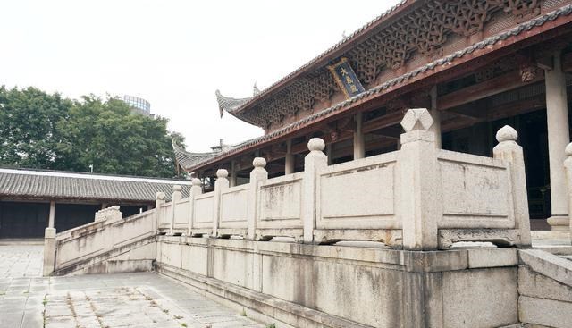 阿毛集结站 福建有座二线城市，历史悠久被称为榕城，城内有不少国宝级文物