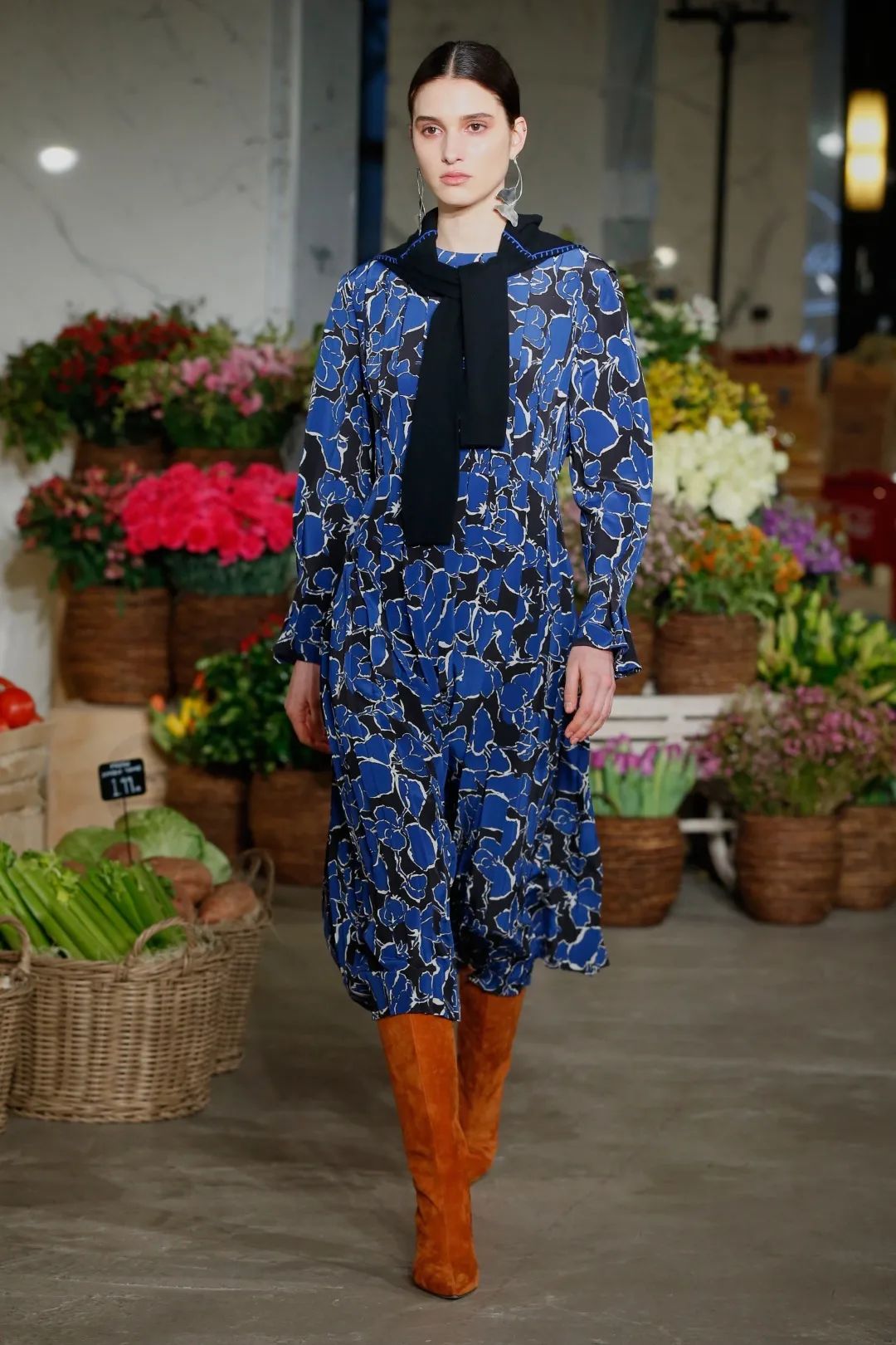 纺织服装时尚内参|Jason Wu 告诉你周末逛超市要这么穿!宽松针织毛衣搭配阔腿裤