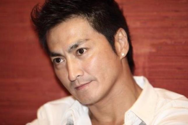 郭麒麟|“展昭”的最帅版本，事业巅峰退圈经商，今60岁在工地开挖掘机