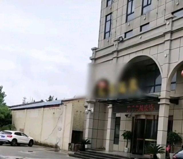 郑州|郑州有一连锁酒店，平时房价三四百一夜涨到2888，这是为哪般？