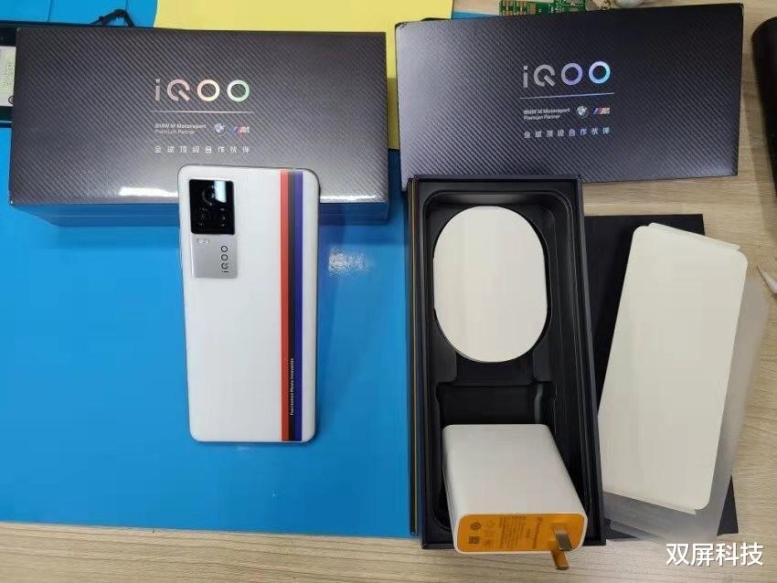 iqoo|从3798跌至3098，15分钟充满电量，骁龙888加持