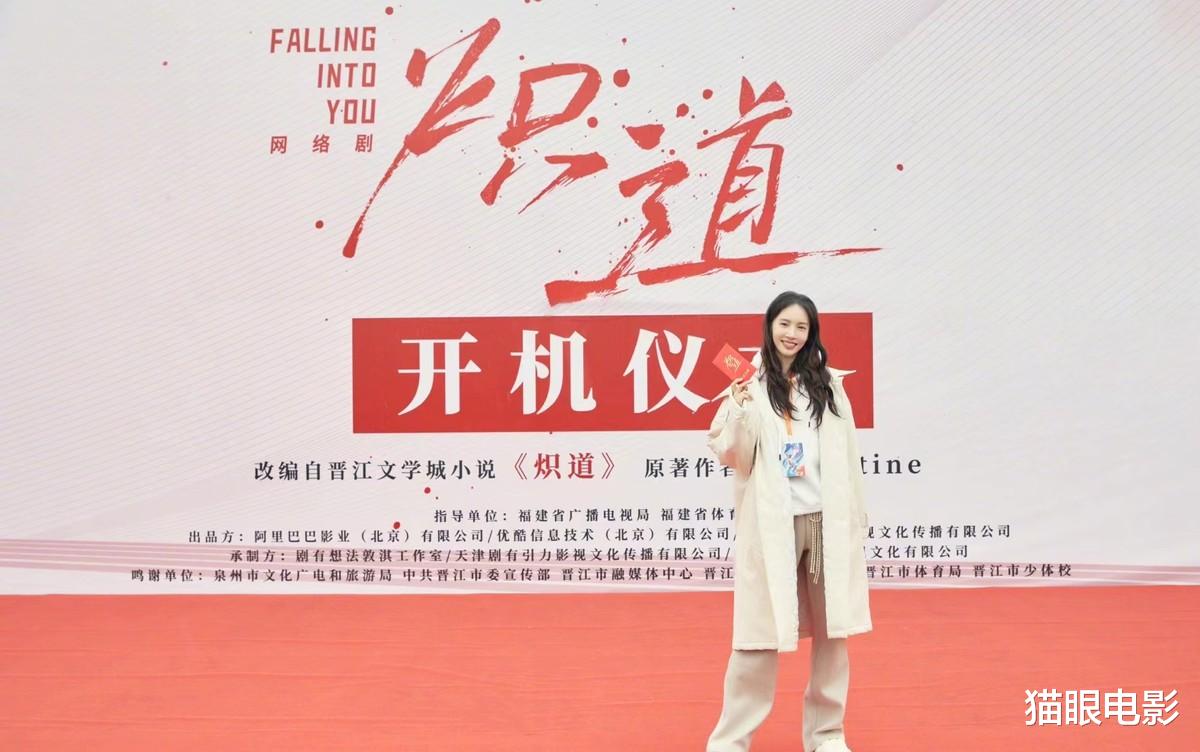 金晨|金晨晒健身照火上热搜,4块腹肌抢镜,女明星为宣传新剧太卷了