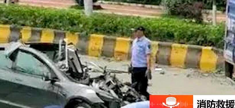 说说热点故事烩 韶关一辆特斯拉高速追尾货车，没有明显减速，网友：又是刹车失灵