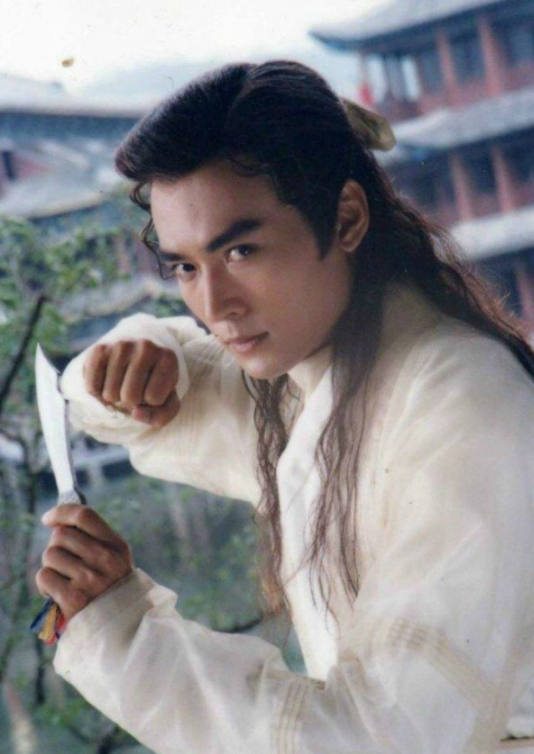 娱乐圈|油腻、驼背、龙须刘海，古装男主颜值下跌，背后究竟是什么在作祟