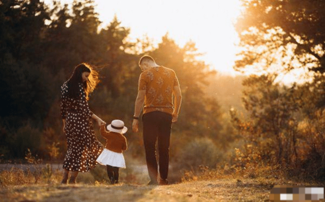 天下通 江苏一男子勒死妻女后自缢身亡：却发现养了20多年的女儿不是亲生