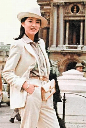 三姨太在买裙子 史上最全林青霞私服照大放送 这些款式穿30年都不过时